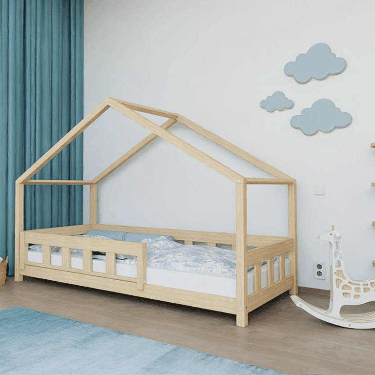 Benlemi Letto a Casa Plotty Con Pannello Frontale e Sponda di Sicurezza Frontale Non Verniciato 90x190 CM